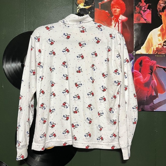 Vintage 90s Christmas white long sleeve turtleneck top. Santa building a snowman - Picture 2 of 4